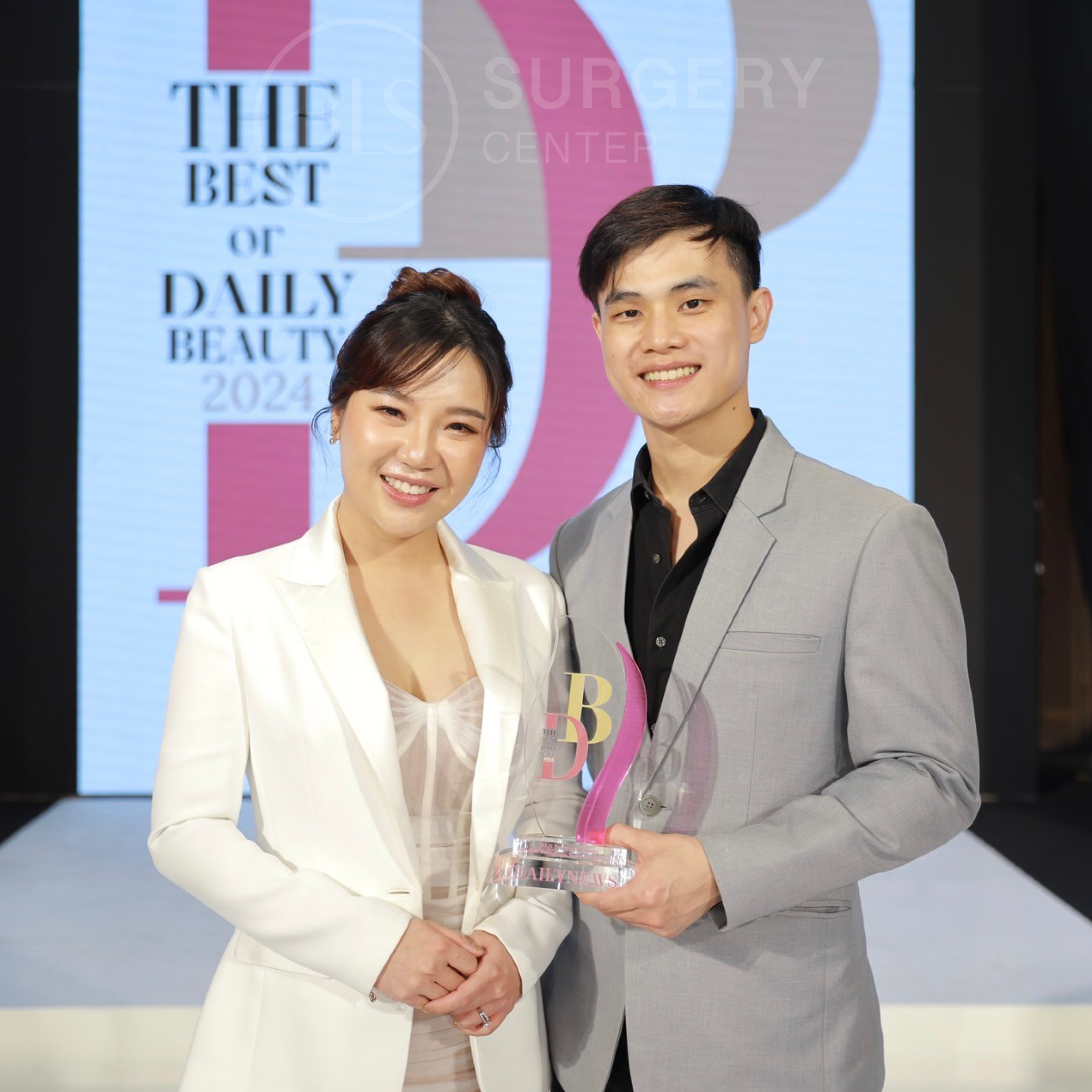 คลินิกยังได้รับรางวัล ‘The Best Endoscopic-Brow Lift And Facelift’ | เอนโดไทน์ คือ