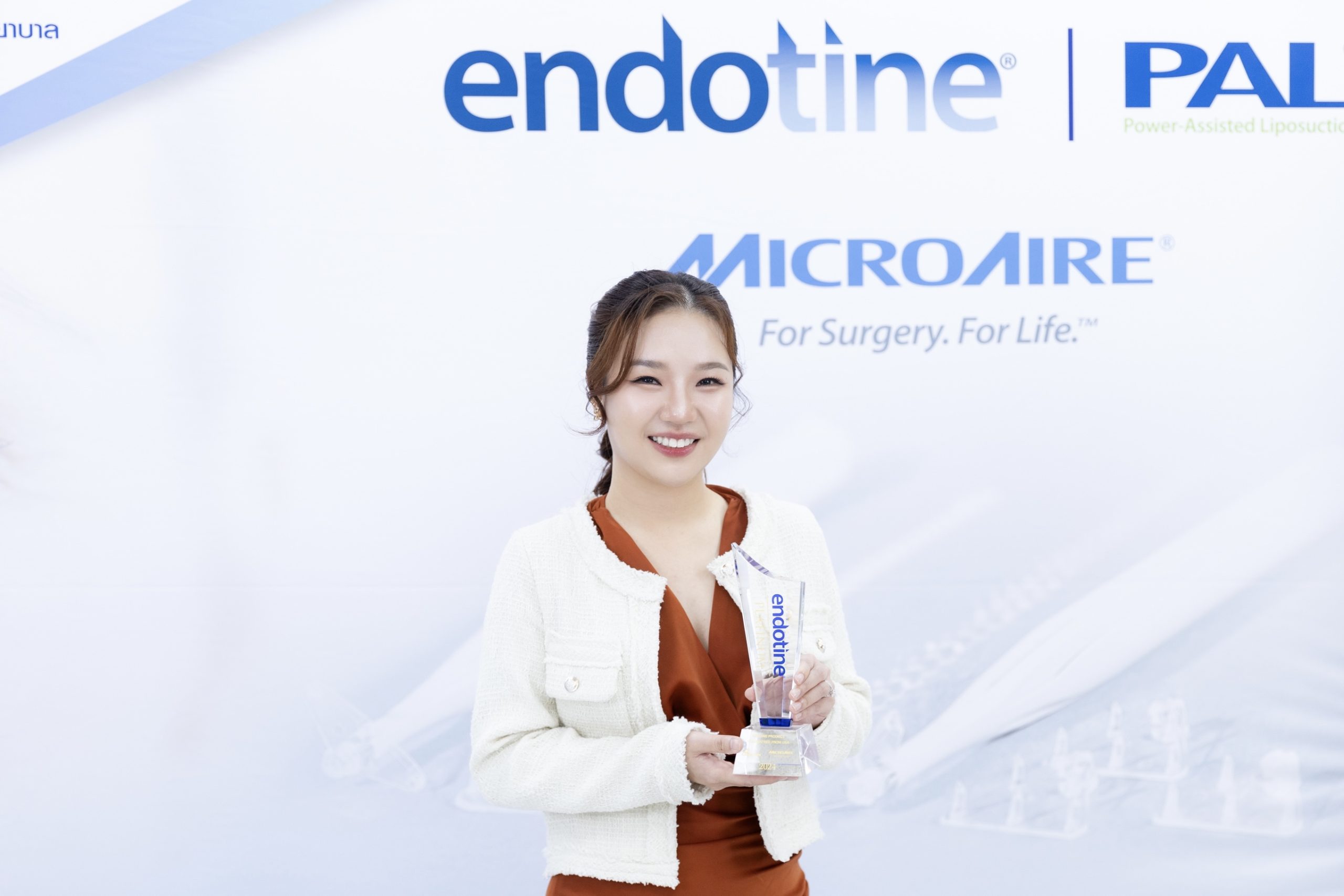 หมอบีม คว้ารางวัล Platinum Awards“Top Spender ” หนึ่งในแพทย์ผู้ทำผ่าตัด Endotineยกคิ้ว สูงสุดในประเทศไทย