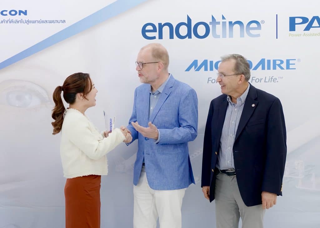 Microaire ประเทศสหรัฐอเมริกา และบริษัทนำเข้าและจัดจำหน่าย Endotine (เอนโดไทน์) แต่เพียงผู้เดียวในประเทศไทย และตัวแทนจำหน่ายเครื่องมือผ่าตัดชั้นนำระดับโลก เดินทางมามอบรางวัลเพื่อร่วมแสดงความยินดีกับความสำเร็จของคุณหมอบีมในครั้งนี้