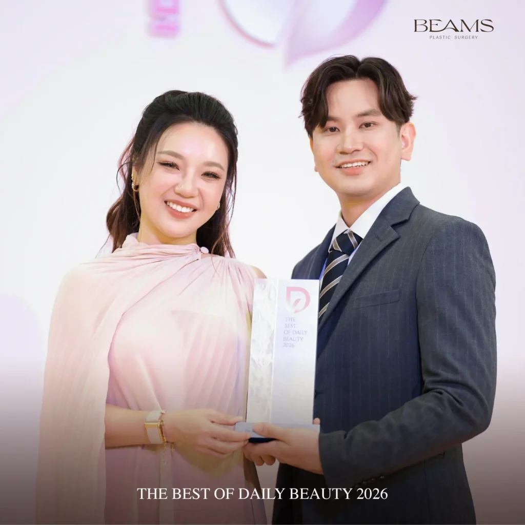 หมอบีมและหมอพจน์ในงาน The Best Endotine & Facelift Excellence 2026